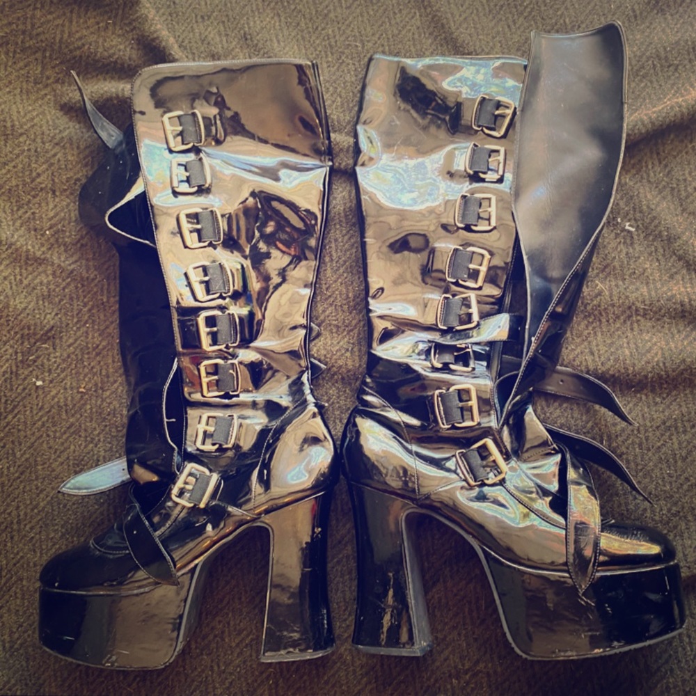 Demonia high plateau boots